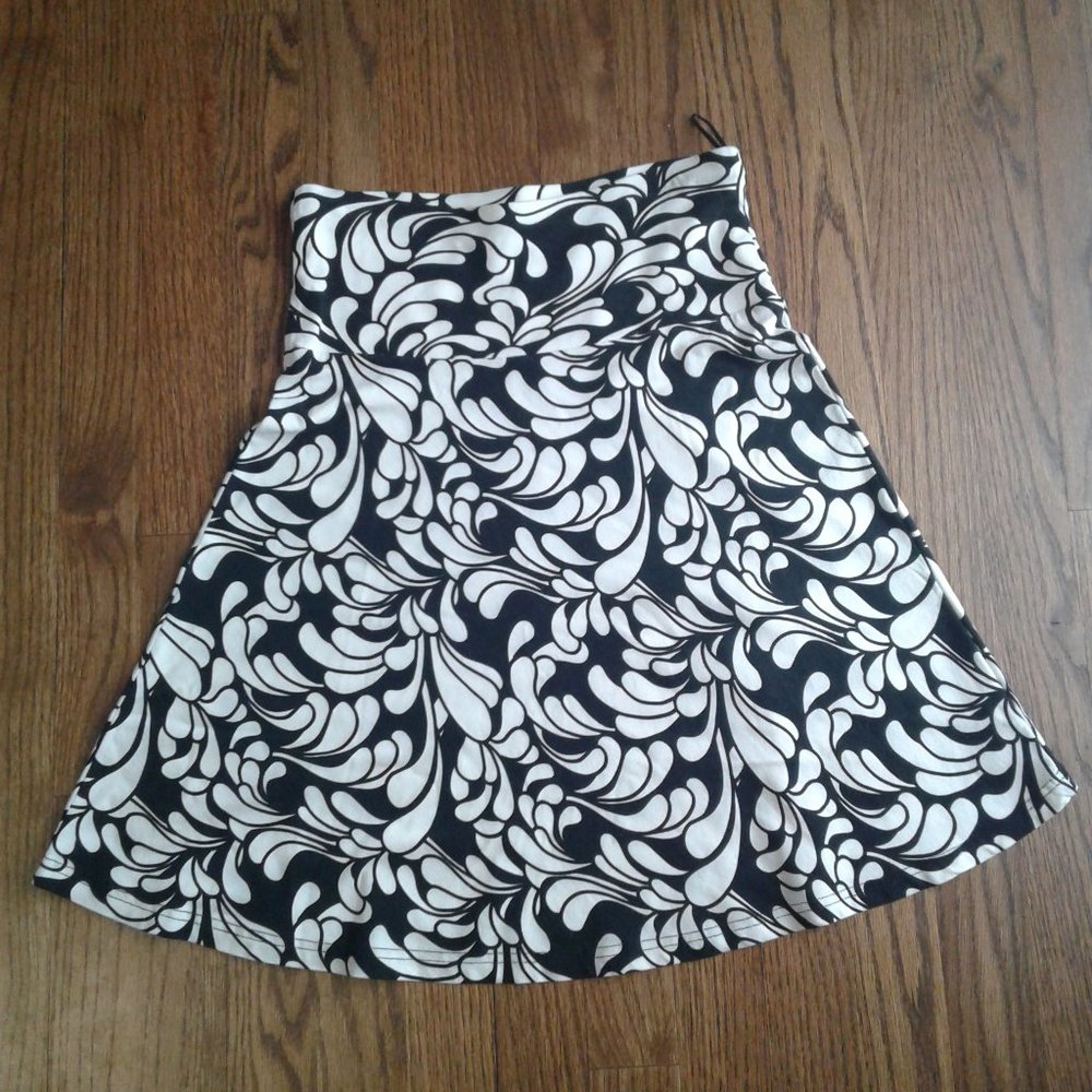 H&M black and white skirt size 4
